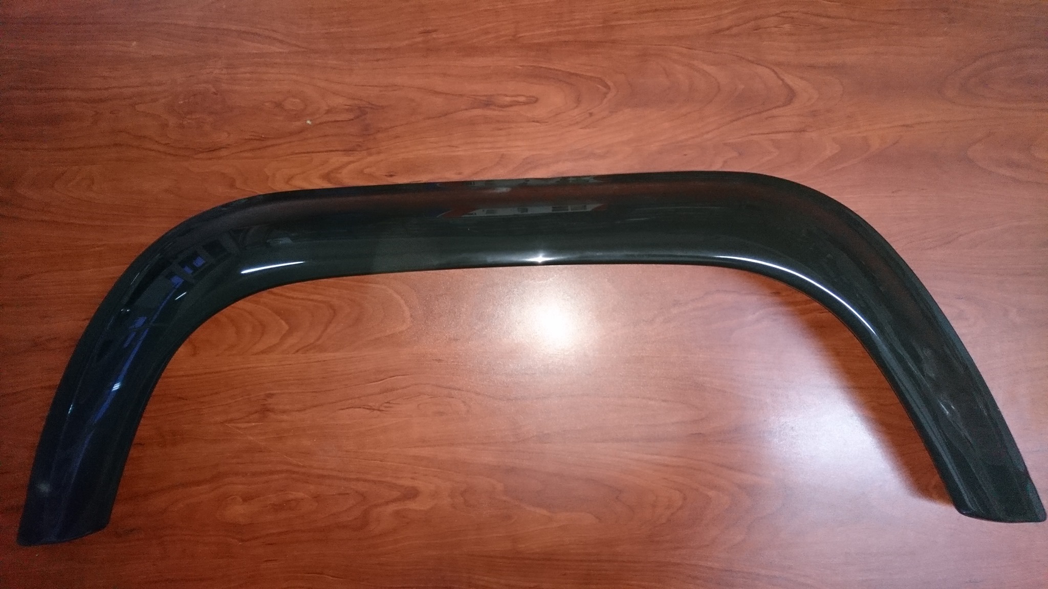 LAND ROVER DEFENDER ÇAMURLUK KAŞI ARKA PARLAK VE ESNEK PLASTİK SIFIR OEM ÜRÜN