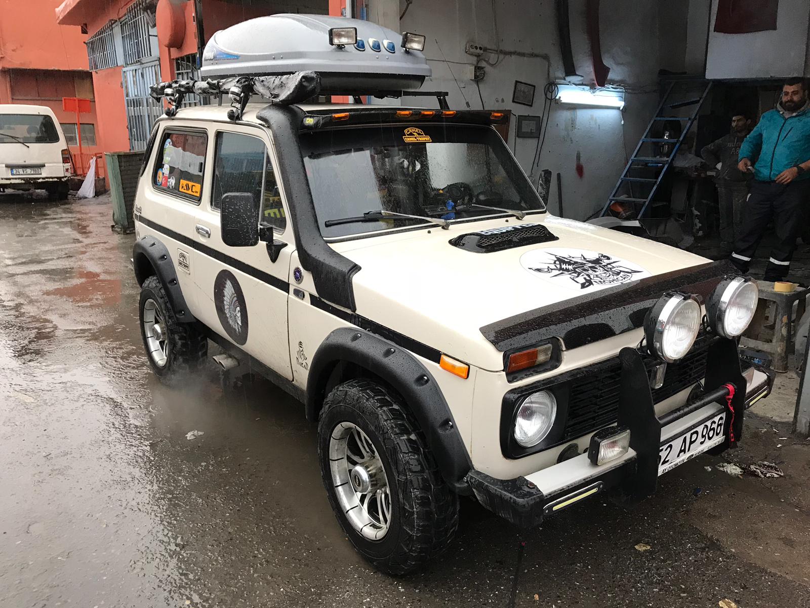 Lada Niva Çamurluk Dodik Seti