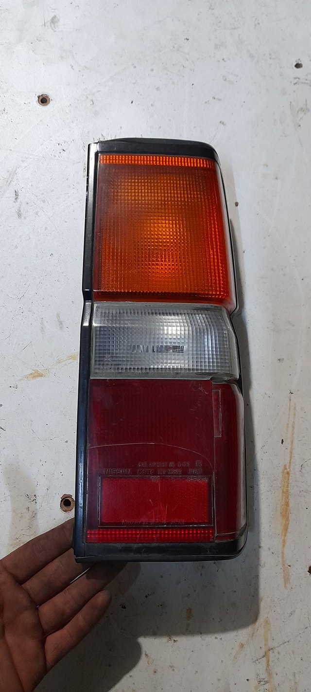 88-93 Nissan Terrano Sağ arka stop