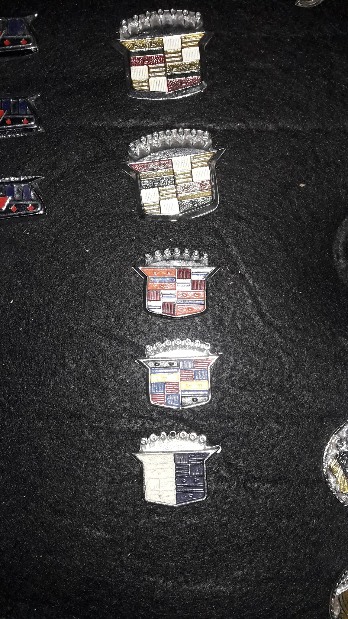 Cadillac döküm etiket