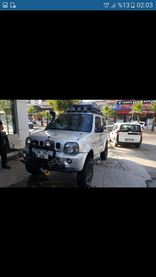 ARKADASLAR  SORUM OLUCAK ???
 Resimlerde gorunen araclar 
 Suzuki jmny marka 1.3...