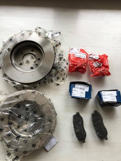 Range Rover tyre disc ( 2 ) and brake pads