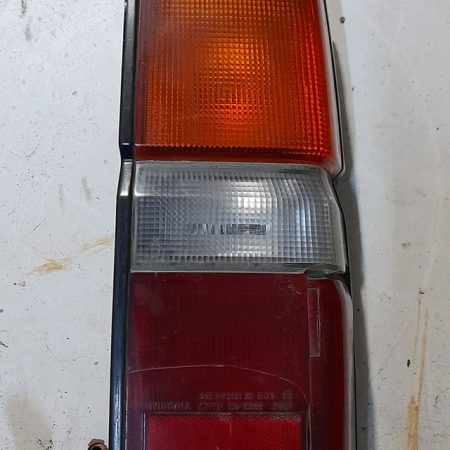 88-93 Nissan Terrano Sağ arka stop