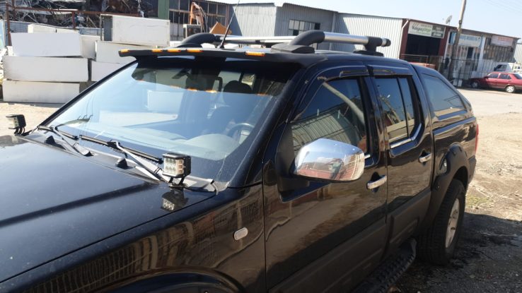 Navara D40 Moonvisor